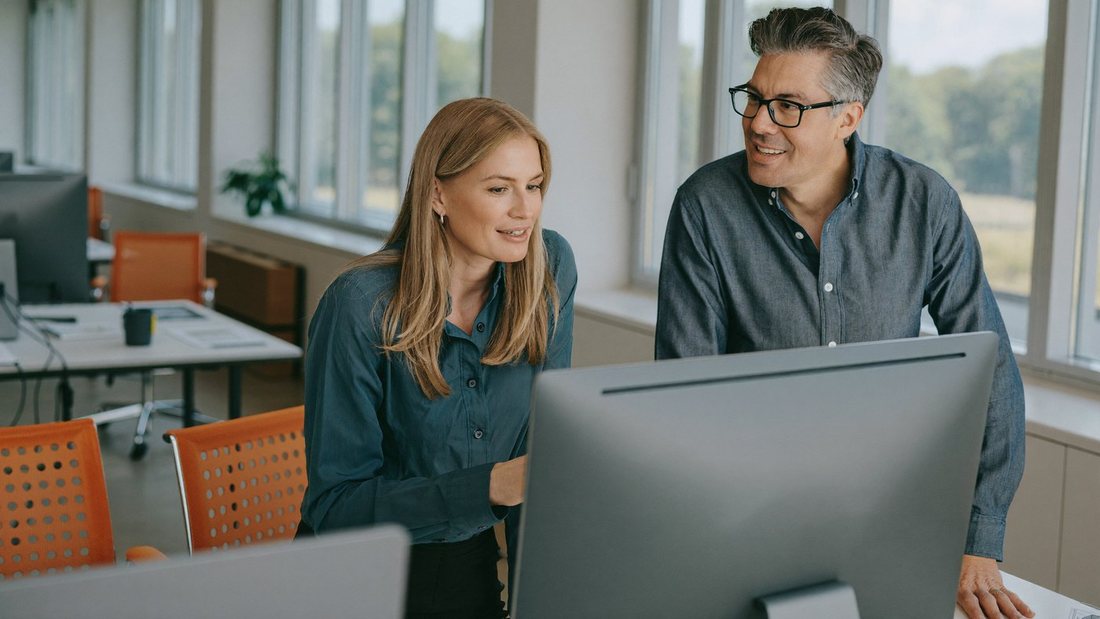 Teamarbeit im Vertriebsbüro